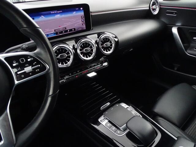 Mercedes-Benz A-KLASSE 200 Business Solution Plus Upgrade | Camera | LED | 19"