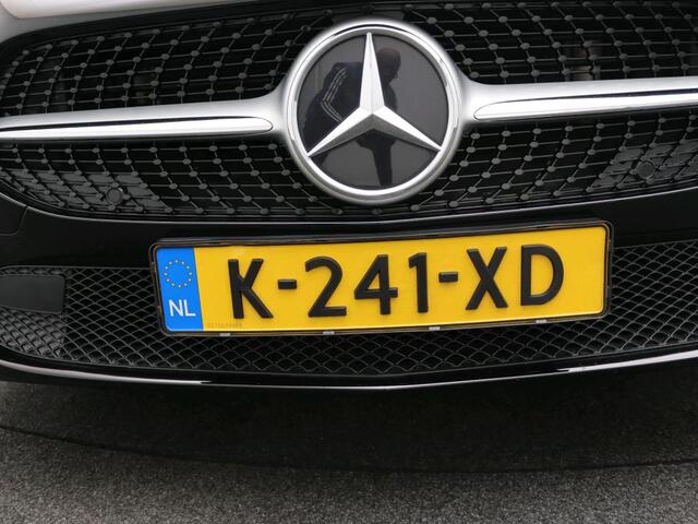 Mercedes-Benz A-KLASSE 160 Business Solution Luxury Ledkoplampen | Sfeerverlichting |Stoelverwarming | Licht- en zicht pakket | Parkeerpakket met achteruitrijcamera. Inclusief 24 maanden Mercedes-Benz Certified garantie voor Europa.