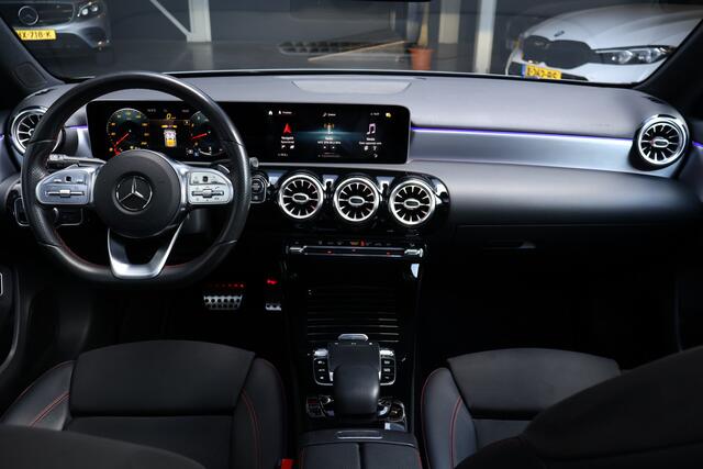 Mercedes-Benz A-KLASSE 250 AMG Automaat 225pk | Panoramadak | Wide Screen | Sfeerverlichting | Premium Audio | Stoelverwarming | Camera