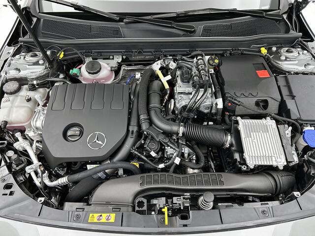 Mercedes-Benz A-KLASSE 250 e Business Solution AMG | Nightpakket | Parkeerpakket met achteruitrijcamera | KEYLESS GO | Spiegelpakket |