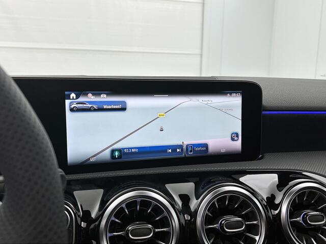 Mercedes-Benz A-KLASSE 180 Business Solution AMG | Nightpakket | Antidiefstalpakket URBAN GUARD PLUS | Panoramaschuifdak | Smartphone-integratie | MULTIBEAM LED | Stoelverwarming voor |