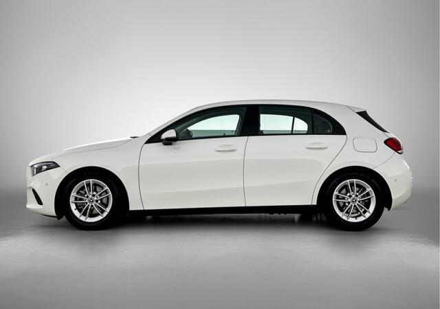 Mercedes-Benz A-KLASSE 160 Business Solution Ledkoplampen | Parkeerpakket met achteruitrijcamera | Stoelverwarming. Inclusief 24 maanden MB Certified garantie voor Europa.