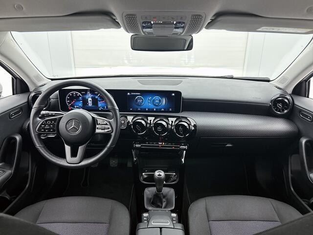 Mercedes-Benz A-KLASSE 160 Business Solution Ledkoplampen | Parkeerpakket met achteruitrijcamera | Stoelverwarming. Inclusief 24 maanden MB Certified garantie voor Europa.