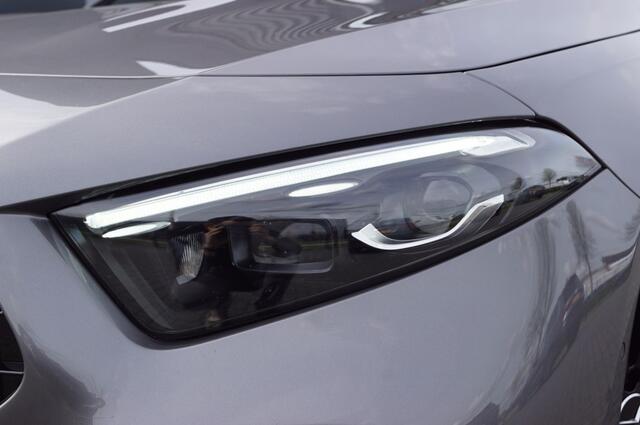 Mercedes-Benz A-KLASSE 200 AMG LINE / Panodak / Head-up/ Memory stoelen/ LED/Trekhaak afnb.