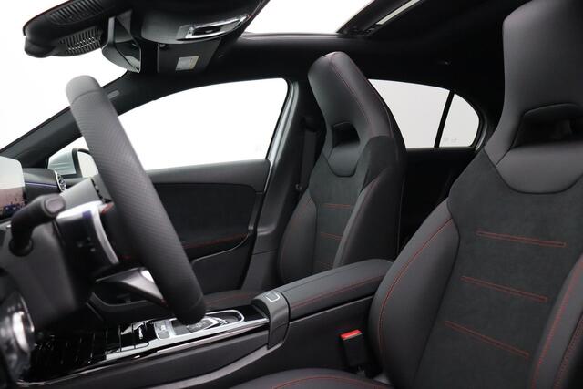 Mercedes-Benz A-KLASSE 250 e AMG | Panoramadak | Dodehoekassistent | Privacy Glas Achter | Sfeerverlichting | Stoelverwarming | Parkeersensoren |
