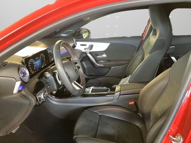 Mercedes-Benz A-KLASSE 250e AMG ** DESIGNO ROT ** NIGHT, PANORAMA, BURMESTER, 2-Zone CLIMA, 19-inch LMV, ** 1e EIG - UNFALLFREI ** ** INFORMEER OOK NAAR ONZE AANTREKKELIJKE FINANCIAL-LEASE TARIEVEN **