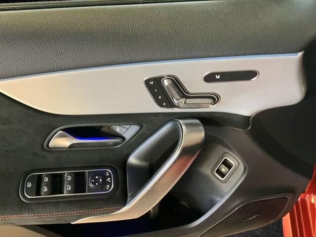 Mercedes-Benz A-KLASSE 250e AMG ** DESIGNO ROT ** NIGHT, PANORAMA, BURMESTER, 2-Zone CLIMA, 19-inch LMV, ** 1e EIG - UNFALLFREI ** ** INFORMEER OOK NAAR ONZE AANTREKKELIJKE FINANCIAL-LEASE TARIEVEN **