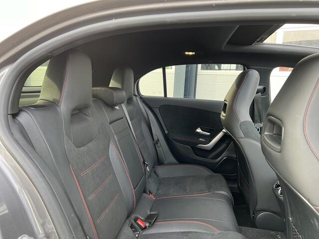 Mercedes-Benz A-KLASSE 180 AMG Line | Panoramadak | MULTIBEAM LED Koplampen | Dodehoekassistent | Advanced Sound System | Apple CarPlay | Android Auto | Augmented Reality voor Navigatie | Sfeerverlichting | Stoelverwarming