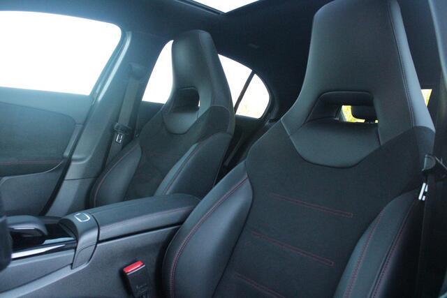 Mercedes-Benz A-KLASSE 180 BUSINESS SOLUTION AMG | PANORAMA SCHUIF/KANTEL DAK | SFEER VERLICHTING | ELEKTRISCH VERSTELBARE VOORSTOELEN MET GEHEUGEN FUNCTIE | STOEL VERWARMING OP BEIDE VOORSTOELEN | MULTIBEAM LED KOPLAMPEN | ACHTERUITRIJ CAMERA | APPLE CARPLAY/ANDROID AUTO | NAV