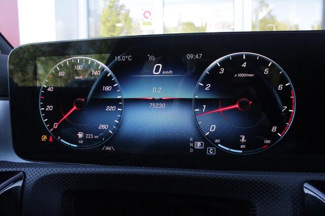 Mercedes-Benz A-KLASSE 180 BUSINESS SOLUTION AMG | PANORAMA SCHUIF/KANTEL DAK | SFEER VERLICHTING | ELEKTRISCH VERSTELBARE VOORSTOELEN MET GEHEUGEN FUNCTIE | STOEL VERWARMING OP BEIDE VOORSTOELEN | MULTIBEAM LED KOPLAMPEN | ACHTERUITRIJ CAMERA | APPLE CARPLAY/ANDROID AUTO | NAV