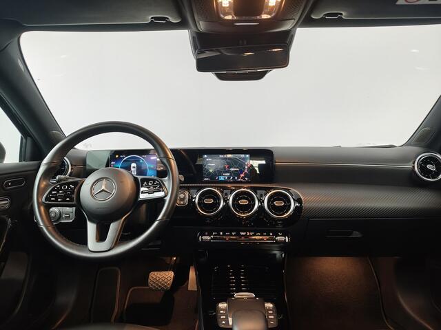 Mercedes-Benz A-KLASSE 200 d Advantage TREKHAAK | NAVIGATIE | ACHTERUITRIJCAMERA | PARKEERSENSOREN