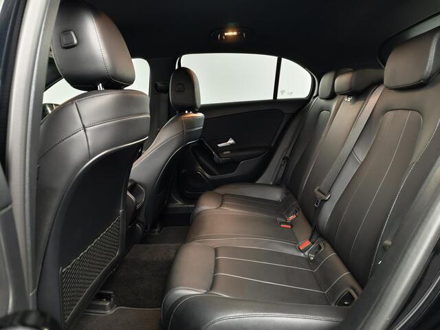 Mercedes-Benz A-KLASSE 200 d Advantage TREKHAAK | NAVIGATIE | ACHTERUITRIJCAMERA | PARKEERSENSOREN