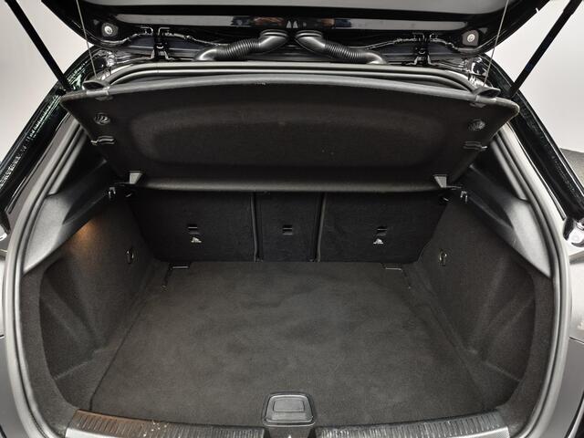 Mercedes-Benz A-KLASSE 200 d Advantage TREKHAAK | NAVIGATIE | ACHTERUITRIJCAMERA | PARKEERSENSOREN