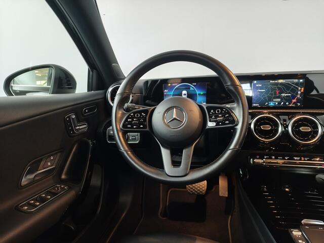 Mercedes-Benz A-KLASSE 200 d Advantage TREKHAAK | NAVIGATIE | ACHTERUITRIJCAMERA | PARKEERSENSOREN