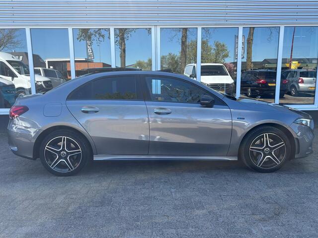 Mercedes-Benz A-KLASSE 250 e Business Solution AMG Limited | Pano | Sfeerverlichting | Memory Stoelen | Traffic Camera