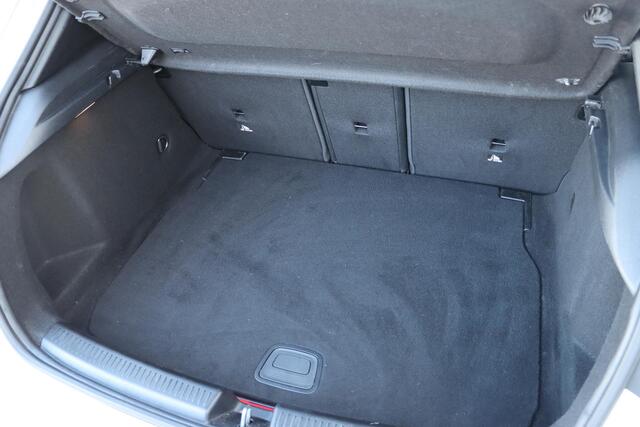 Mercedes-Benz A-KLASSE 180 Business Solution AMG 136pk | Stoelverwarming | Camera