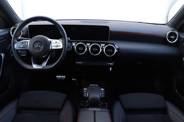 Mercedes-Benz A-KLASSE 180 Business Solution AMG 136pk | Stoelverwarming | Camera