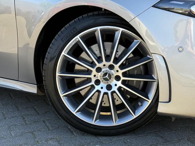 Mercedes-Benz A-KLASSE 250 4MATIC AMG-Line | Pano | Trekhaak | MultiBeam LED | Ambient Light | 19 inch