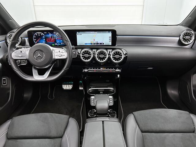 Mercedes-Benz A-KLASSE 250 e Business Solution AMG Limited 24 Maanden Mercedes-Benz Certified Garantie. | AMG- Line interieur | AMG-Line Exterieur | Achteruitrijcamera | Panoram schuifkanteldak | Night Pakket | Trekhaak | Navigatie | Sfeerverlichting |