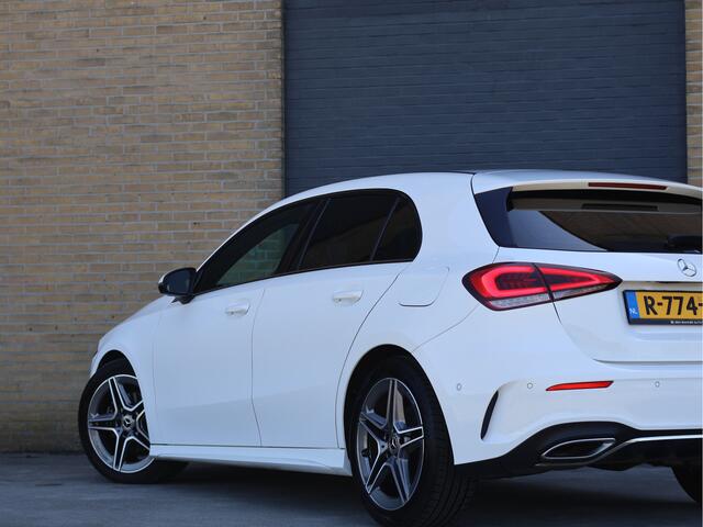 Mercedes-Benz A-KLASSE 180 AMG Line Automaat Stoelverwarming | 18" | CarPlay | Camera | Sportstoelen