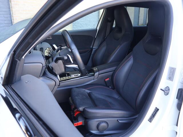 Mercedes-Benz A-KLASSE 180 AMG Line Automaat Stoelverwarming | 18" | CarPlay | Camera | Sportstoelen