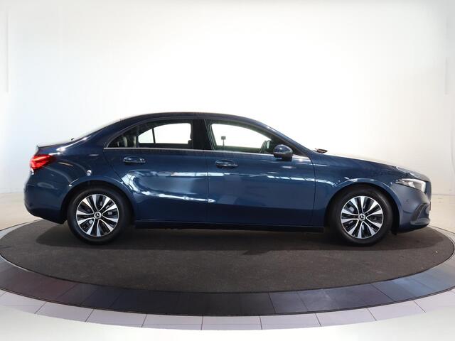 Mercedes-Benz A-KLASSE 180 Business Solution | Widescreen | Stoelverwarming | Achteruitrijcamera |