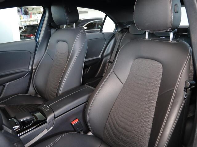 Mercedes-Benz A-KLASSE 180 Business Solution | Widescreen | Stoelverwarming | Achteruitrijcamera |