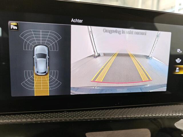 Mercedes-Benz A-KLASSE 180 Business Solution AMG 1e Eigenaar | Volledig Onderh | BTW | NAP | Widescreen | Stoelverwarming | Carplay | Camera | Sfeer | Navi | Climate | Keyless | Bots | PDC
