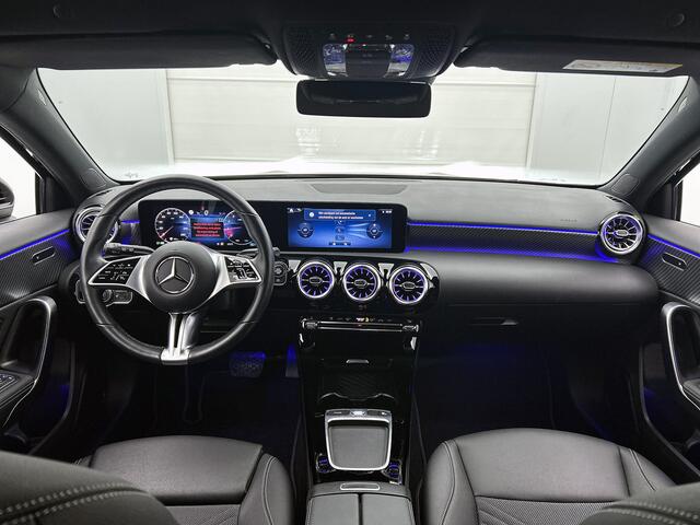 Mercedes-Benz A-KLASSE 180 Progressive | Sfeerverlichting | Stuur- en Stoelverwarming | Keyless Go | Car Play | Parkeerpakket met Camera | Inclusief 24 maanden Mercedes-Benz Certified garantie voor Europa.