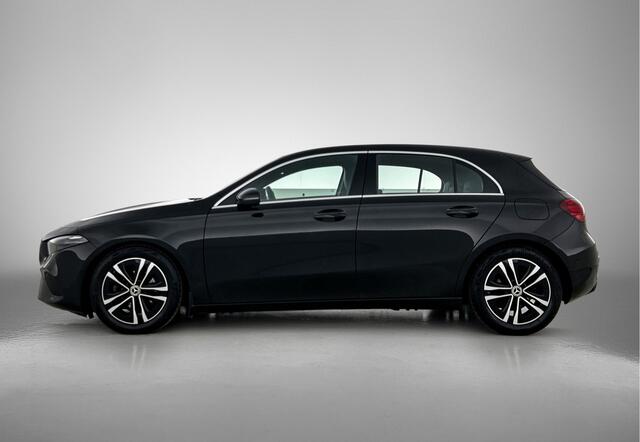 Mercedes-Benz A-KLASSE 180 Business Line Inclusief 24 maanden MB Certified garantie voor Europa.
