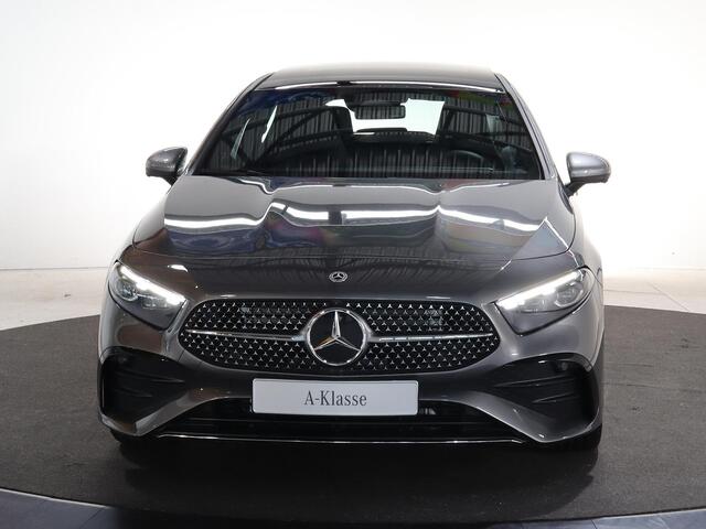Mercedes-Benz A-KLASSE 180 Star Edition AMG Line LIMITED | Panoramaschuifdak | Head-up display | Multibeam LED | Elektrisch voorstoelen met geheugen