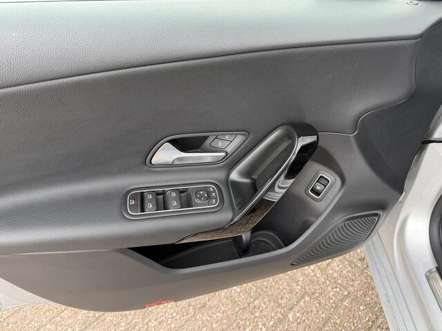 Mercedes-Benz A-KLASSE 200 Business Solution Carplay/Cam/Halfleer/Navi