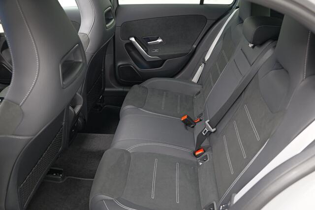 Mercedes-Benz A-KLASSE 200 AMG Line |Pano|AlpineGrau|Ambient|