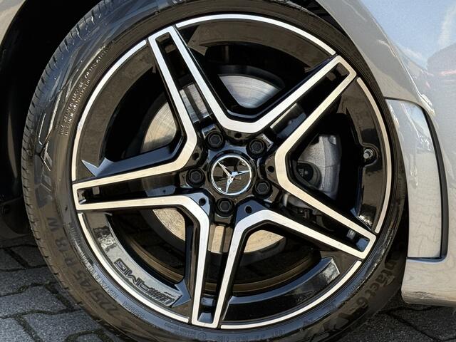 Mercedes-Benz A-KLASSE 180 Business Solution AMG | Pano | CarPlay | Ambient Light | Camera | 18 inch