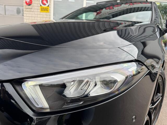 Mercedes-Benz A-KLASSE 200 AMG Aeropakket Panorama Alcantara Camera ACC origineel Nederlands!