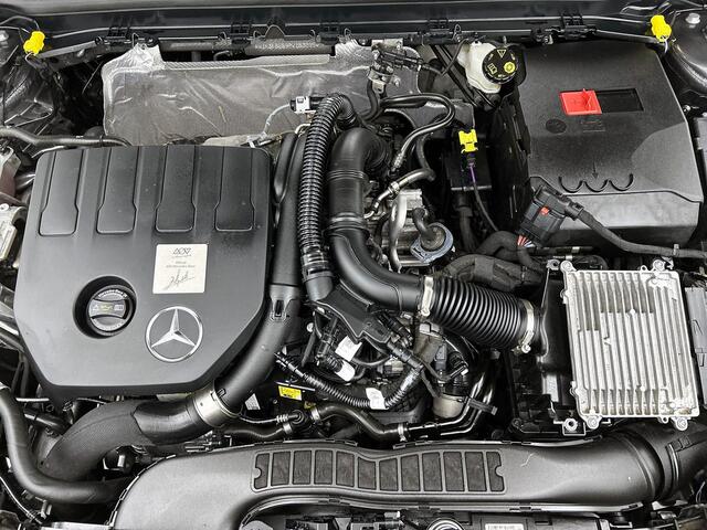 Mercedes-Benz A-KLASSE 180 Luxury Line | Winter pack | Leder |