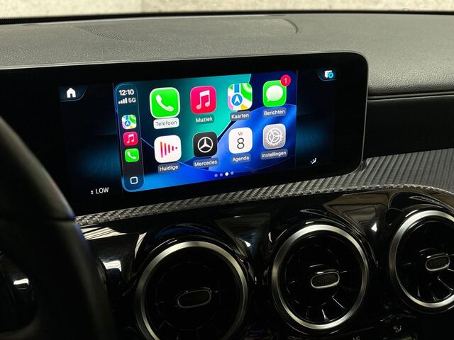 Mercedes-Benz A-KLASSE 160 Sport (APPLE CARPLAY, GROOT NAVI, CAMERA, LEDER, ZWART HEMEL, SPORTSTOELEN, CRUISE, LANE ASSIST, NIEUWSTAAT)