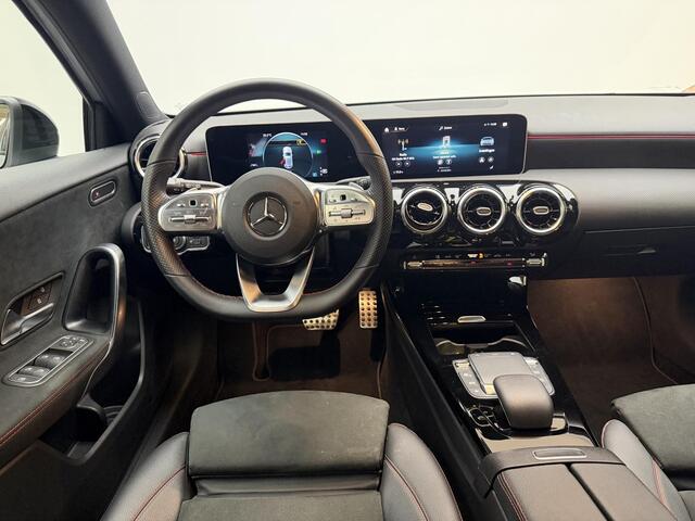 Mercedes-Benz A-KLASSE 200 Premium Plus | AMG Line | Night pakket | Cam achter