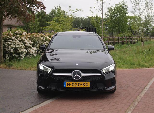 Mercedes-Benz A-KLASSE 200 Launch Edition | Camera | Trekhaak | Automaat | Apple Carplay | Virtual Cockpit |