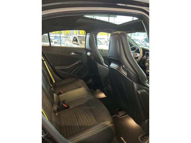 Mercedes-Benz A-KLASSE AMG 45 4MATIC Yellow Night 381PK | Panoramadak | Harman/Kardon | Kuipstoelen | Memory seats | Apple carplay | Adaptief onderstel | Achteruitrijcamera | Fabrieks-af Kleppensysteem | Cruise control | Climate control | Stoelverwarming