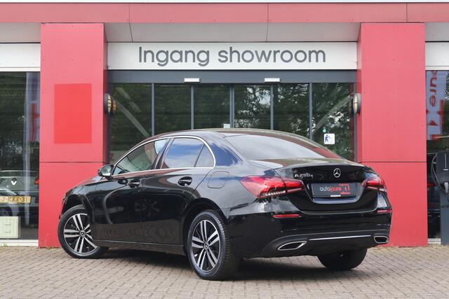 Mercedes-Benz A-KLASSE 250 e Business Solution Luxury Limited | Widescreen | Leder | Camera | Origineel NL |