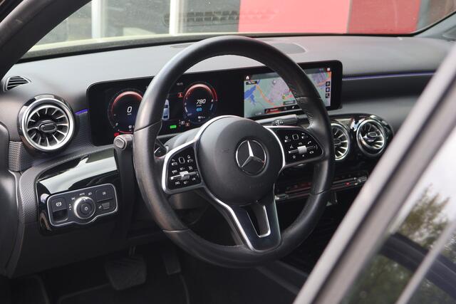 Mercedes-Benz A-KLASSE 250 e Business Solution Luxury Limited | Widescreen | Leder | Camera | Origineel NL |
