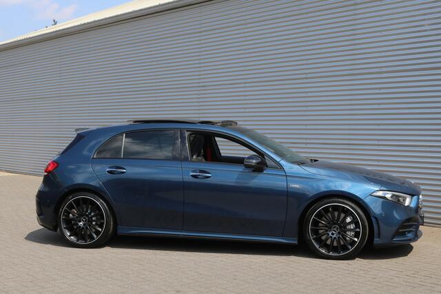 Mercedes-Benz A-KLASSE AMG 35 4MATIC AMG NightPakket (Panoramadak Sportleder/Memory Carplay Burmester 360Camera Sfeer Keyless Distronic Multibeam 19InchAMG)