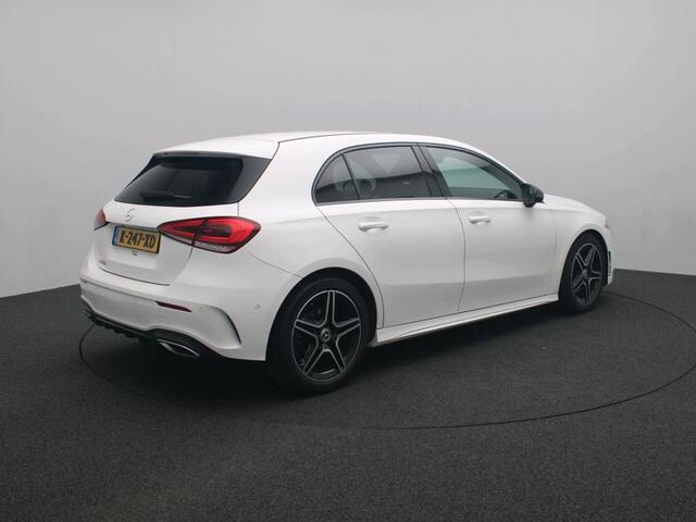 Mercedes-Benz A-KLASSE 180 Business Solution AMG AMG Line | Night Pakket | Sfeerverlichting | Ledkoplampen | Parkeerpakket met achteruitrijcamera. Inclusief 24 maanden Mercedes-Benz Certified garantie voor Europa.