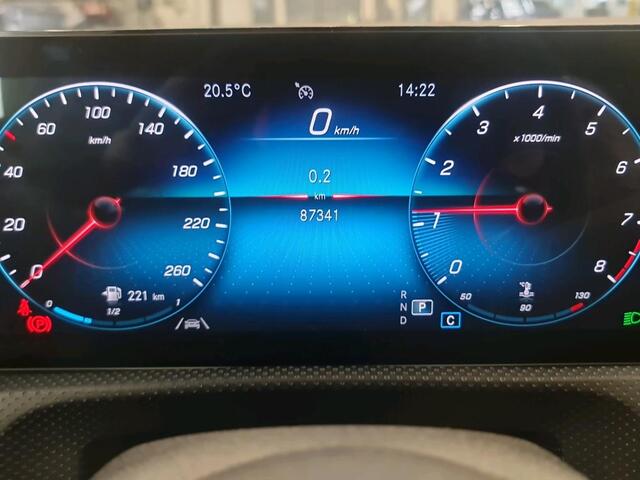 Mercedes-Benz A-KLASSE 180 Business Solution AMG AMG Line | Night Pakket | Sfeerverlichting | Ledkoplampen | Parkeerpakket met achteruitrijcamera. Inclusief 24 maanden Mercedes-Benz Certified garantie voor Europa.