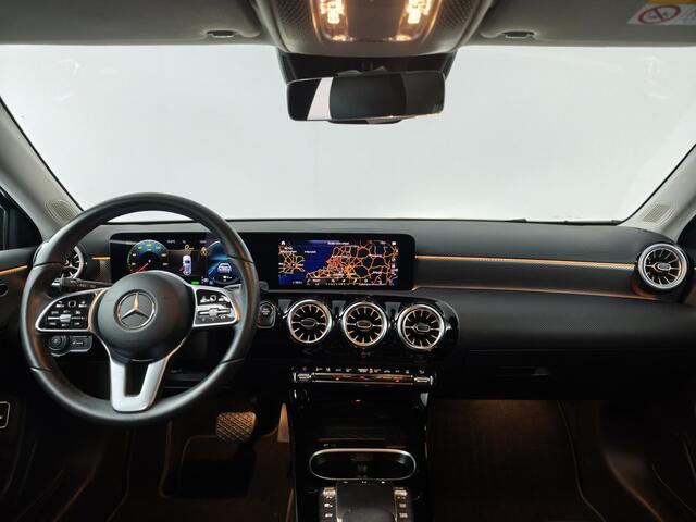 Mercedes-Benz A-KLASSE 250 e Business Line | Achteruitrijcamera | Parkeersensoren rondom | All-Season banden | Stoelverwarming |