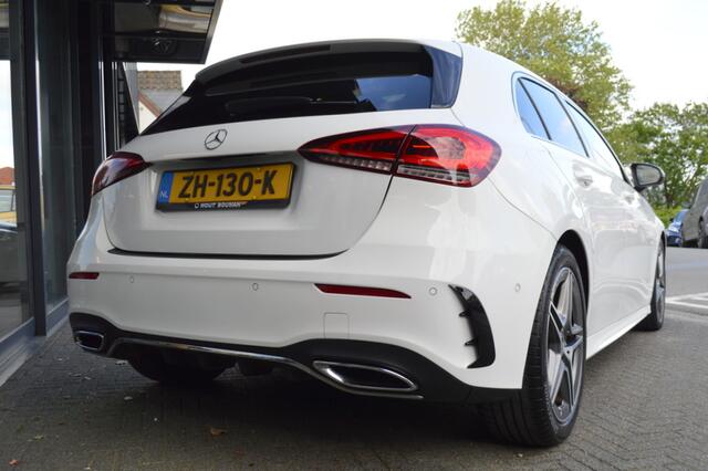 Mercedes-Benz A-KLASSE 180 AMG Led Panorama Widescreen Camera CarPlay Pdc