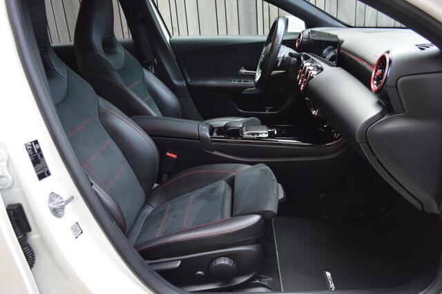 Mercedes-Benz A-KLASSE 180 AMG Led Panorama Widescreen Camera CarPlay Pdc