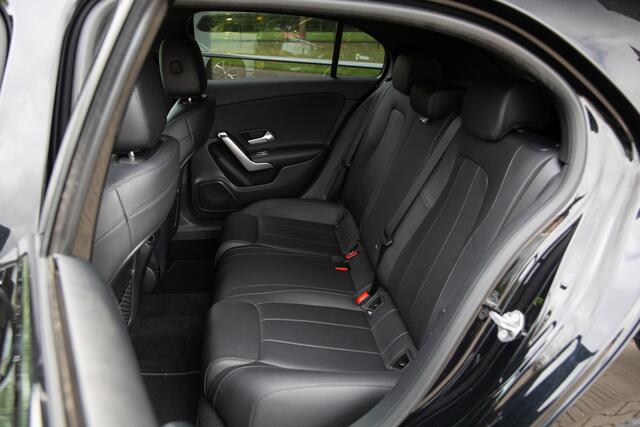 Mercedes-Benz A-KLASSE 180 Premium Plus , Achteruitrijcamera, Carplay, Stoelverwarming,