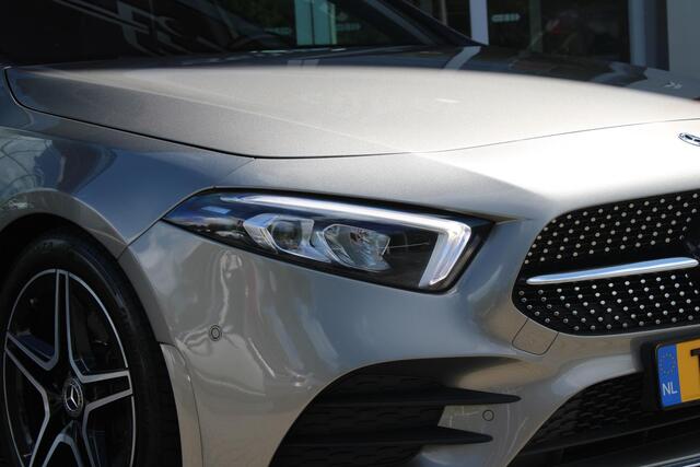 Mercedes-Benz A-KLASSE 220 190PK AUTOMAAT BUSINESS SOLUTION AMG | PANORAMA SCHUIF/KANTEL DAK | SFEER VERLICHTING VOOR + ACHTER | STOEL VERWARMING OP BEIDE VOORSTOELEN | MULTIBEAM LED KOPLAMPEN | ACHTERUITRIJ CAMERA | APPLE CARPLAY/ANDROID AUTO | NAVIGATIE | CRUISE CONTROL | NIG